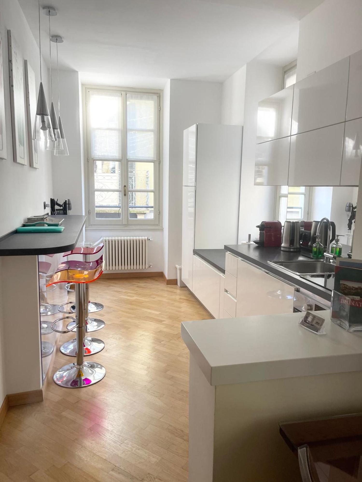 Charming - Downtown In The Pedestrian Area With 2 Double Bedrooms And 2 Complete Bathrooms A Spacious Living And Full Equipped Kitchen Appartement Côme